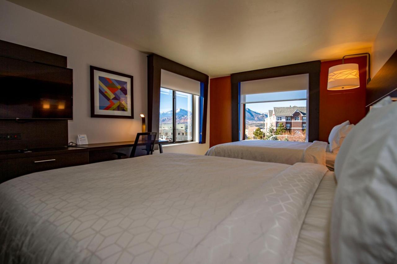 Holiday Inn Express & Suites - Colorado Springs Afa Northgate By Ihg Bagian luar foto