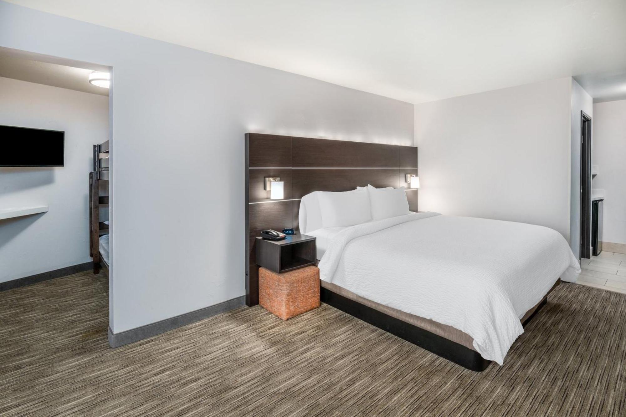 Holiday Inn Express & Suites - Colorado Springs Afa Northgate By Ihg Bagian luar foto