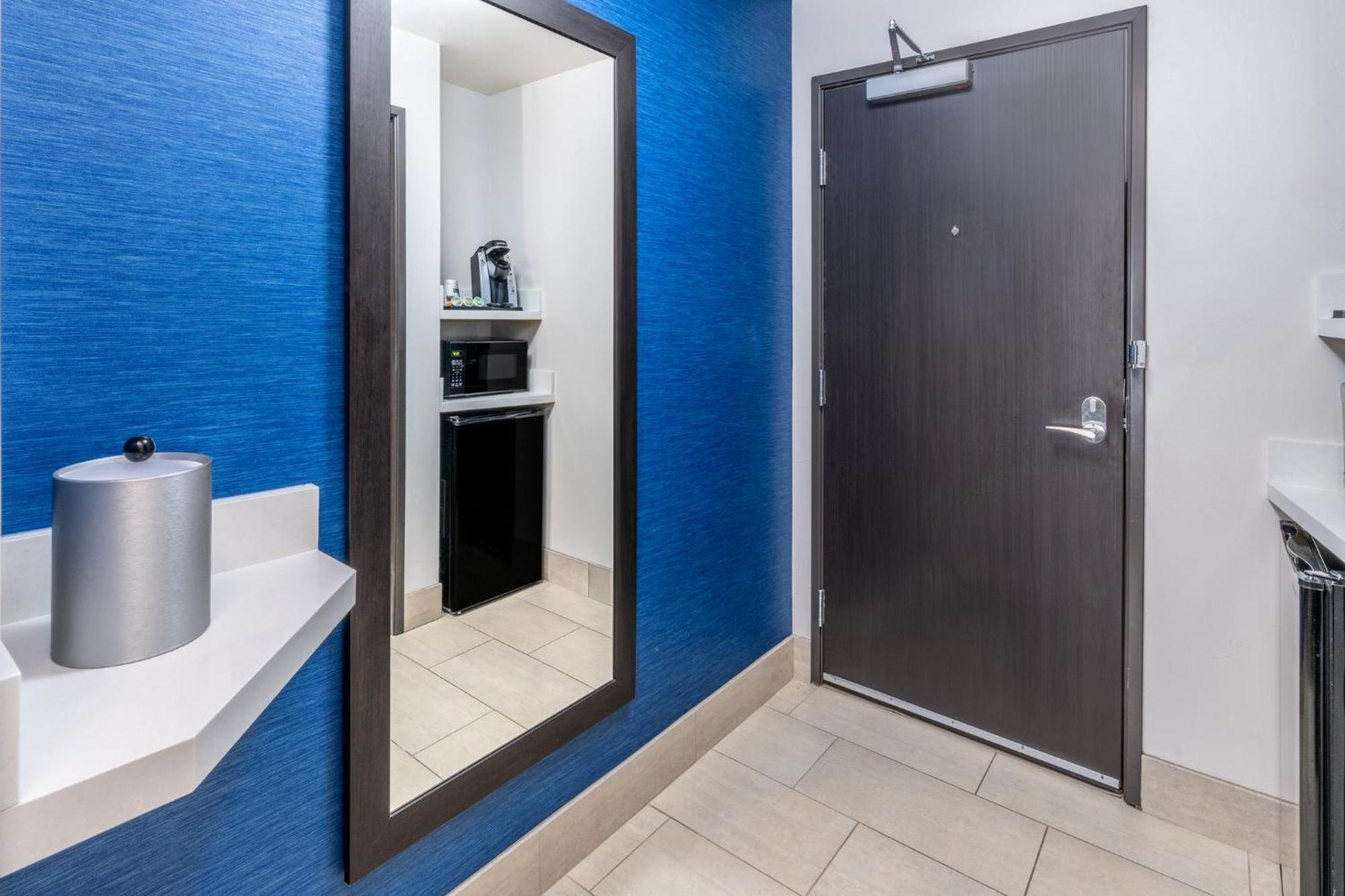 Holiday Inn Express & Suites - Colorado Springs Afa Northgate By Ihg Bagian luar foto