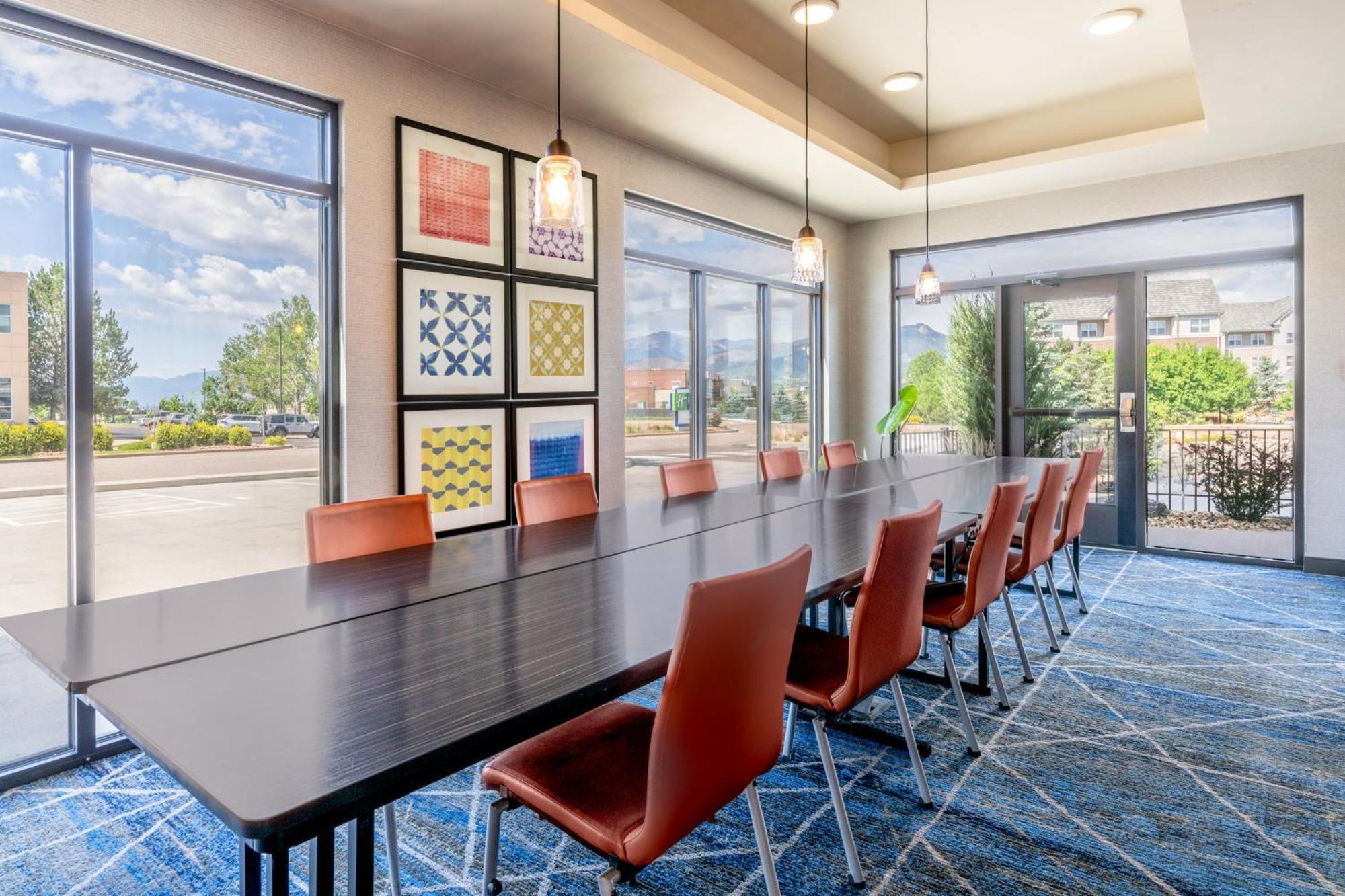 Holiday Inn Express & Suites - Colorado Springs Afa Northgate By Ihg Bagian luar foto