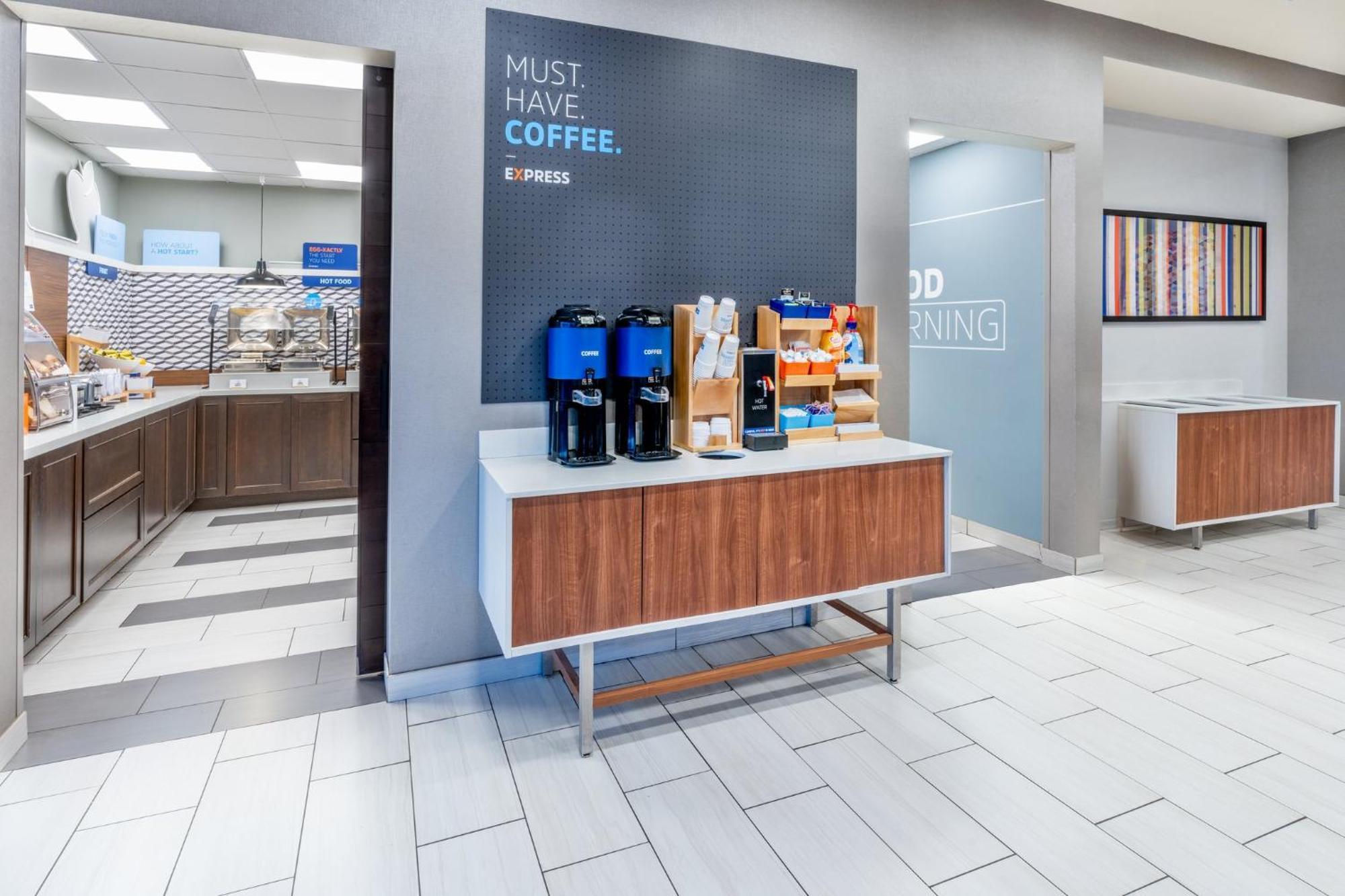 Holiday Inn Express & Suites - Colorado Springs Afa Northgate By Ihg Bagian luar foto